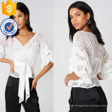 Weiße Spitze gekräuselte drei Viertel Länge Ärmel V-Ausschnitt Wrap Bluse Herstellung Großhandel Mode Frauen Bekleidung (TA0052B)